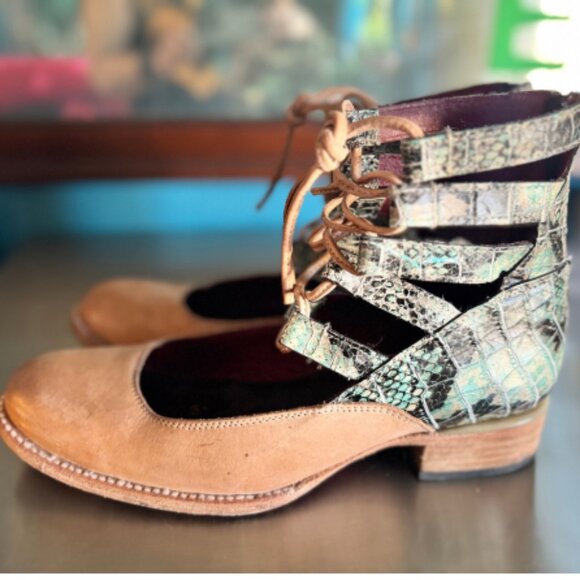 Rare Freebird Malone Sandals - Picture 2 of 5